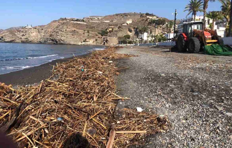 En buen estado seis migrantes de origen magrebí, tres menores, llegados a Albuñol