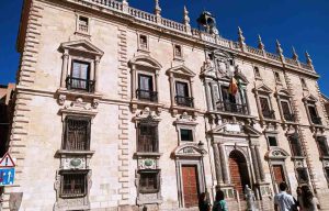 A juicio este martes acusado de disparar contra una mujer en Pinos Puente