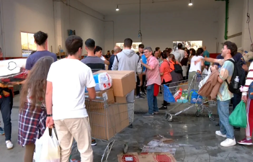 Málaga se vuelca con los afectados por la DANA en Valencia: recogen 892 toneladas de productos