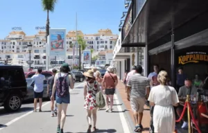 Turistas en Puerto Banús