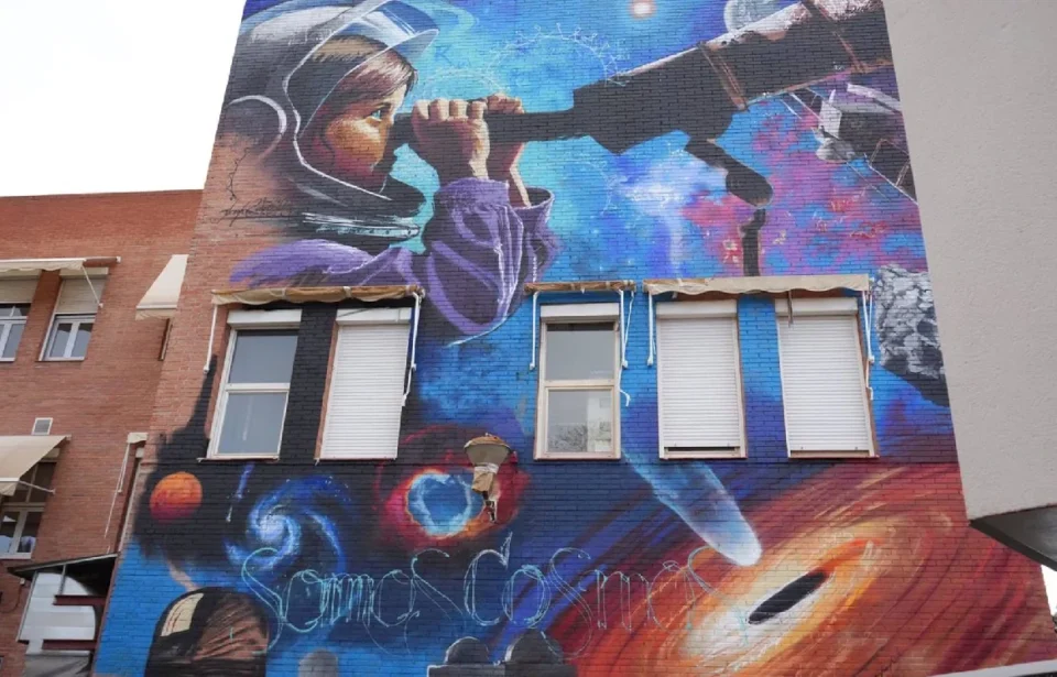 fachada-instituto-andaluz-astrofisica-granada-niño-pinturas