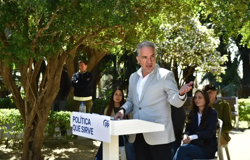 Bendodo exige a Montero que "llame al orden" a Puente para que vuelvan las ayudas al transporte a los jóvenes andaluces