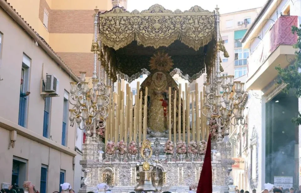 La Virgen de la Trinidad bajo palio