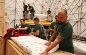 Cuenta atrás en Roma: arranca el montaje del trono de la Esperanza