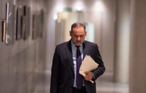 La UCO registra la casa de Ábalos en Valencia y el Gobierno insiste en que actuó con "contundencia"