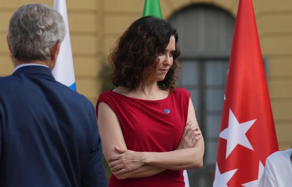 Ayuso abandona la Conferencia de Presidentes mientras Pradales e Illa intervienen en euskera y catalán