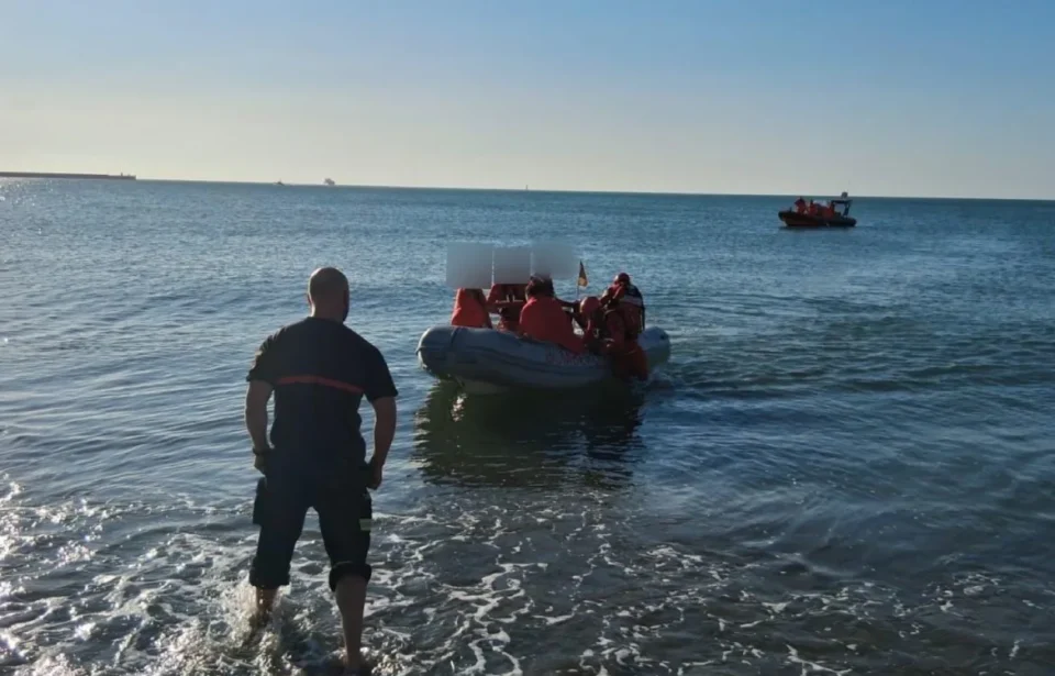 Rescatadas dos personas que practicaban paddle surf en la playa de la Misericordia