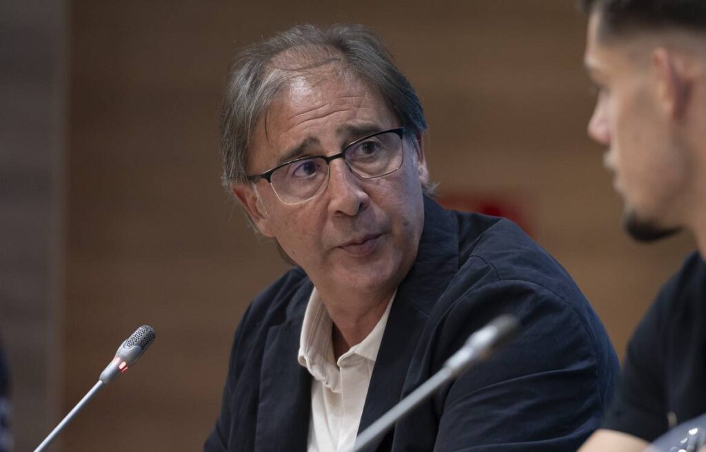 Rueda de prensa de Loren Juarros sobre el mercado de fichajes