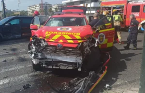 Un bombero trasladado al hospital tras el choque entre un turismo y un vehículo del RCB de Málaga