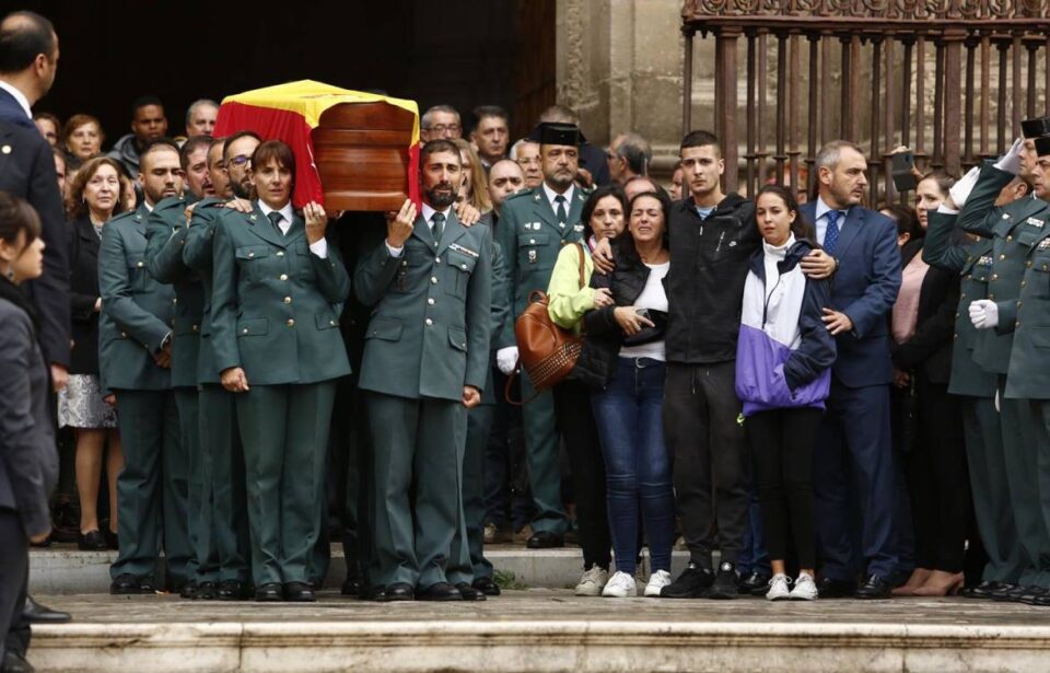 entierro agente arcos