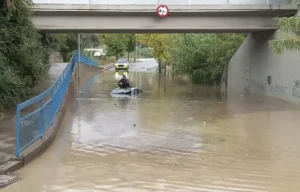 Localizan un cadáver en la zona donde buscan a dos desaparecidos por las fuertes lluvias en Barcelona