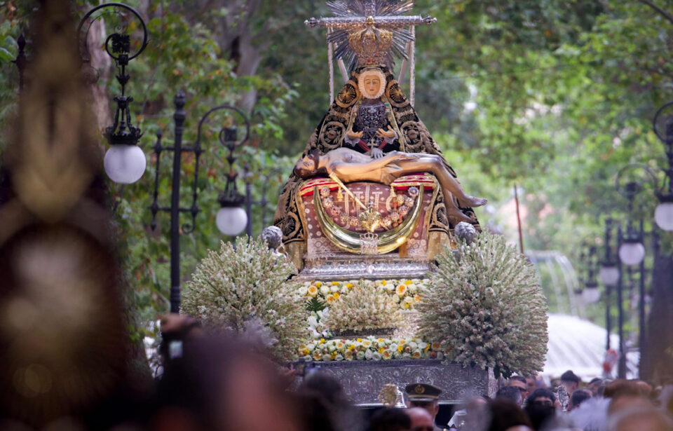 procesion virgen angustias granada
