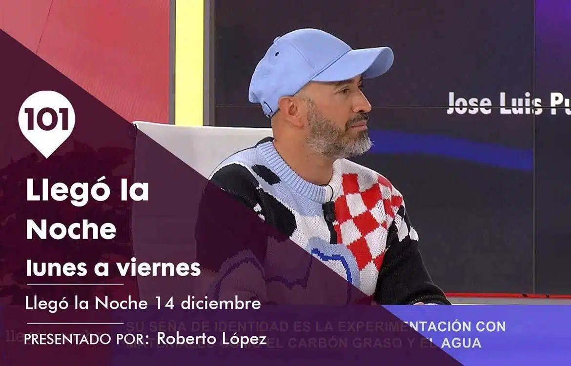 Gabriel Ruiz mientras atiende a sus clientes en la pescadería. FIRMA: ALBA TENZA