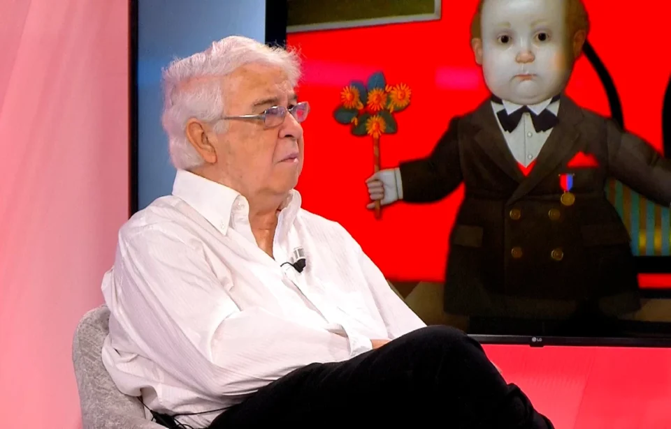 La simbología conceptual de Juan Béjar brilla en la 'La Sombra de la ausencia': "Mi pintura es muy detallista"