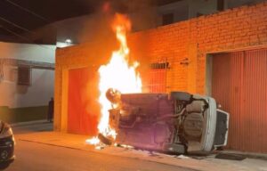 vehiculo ardiendo montefrio