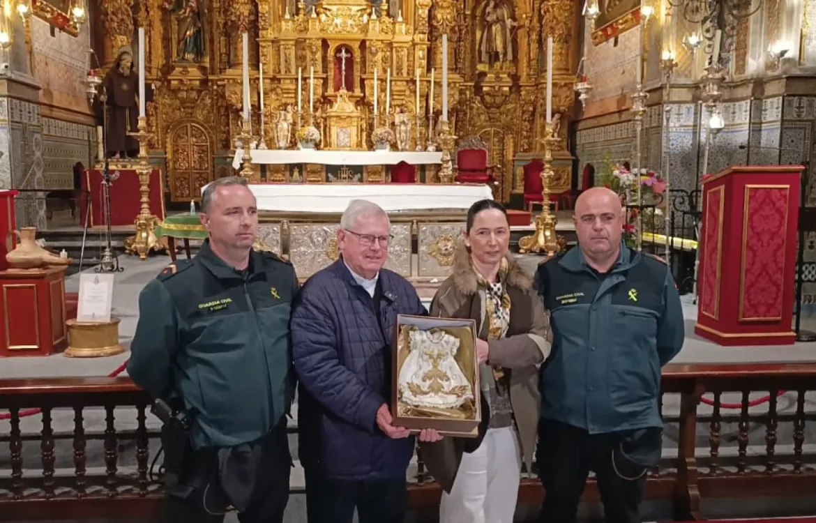 Jesús es clavado en la cruz en la Esperanza de su Gran Amor
