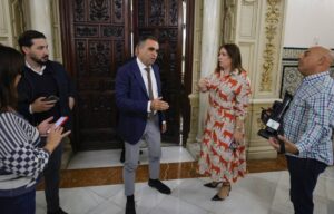 francisco rodriguez abandona mesa aeropuerto (1)