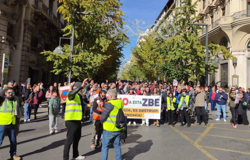 manifestacion contra zbe granada - foto fidel fernandez