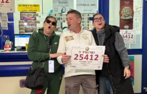 El Tren de la Suerte reparte 8,7 millones de euros y una mañana de historias emocionantes en Vialia