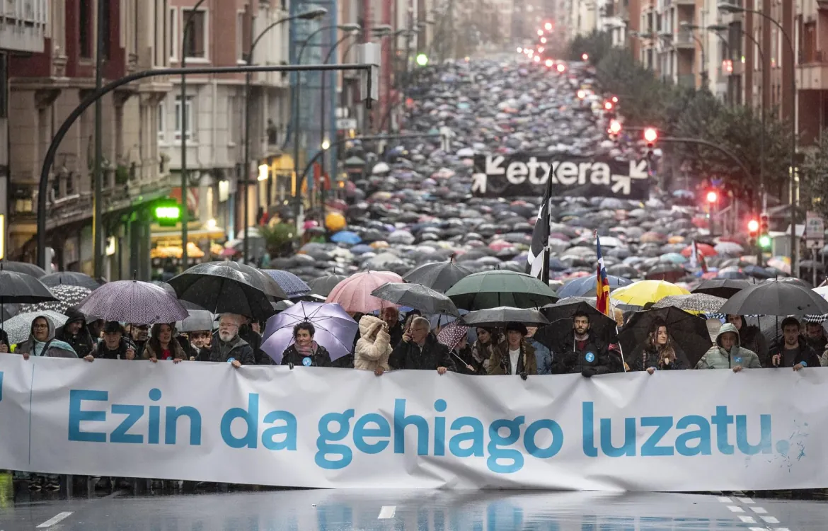 Miles de personas se manifiestan en Bilbao para pedir el fin de la ...