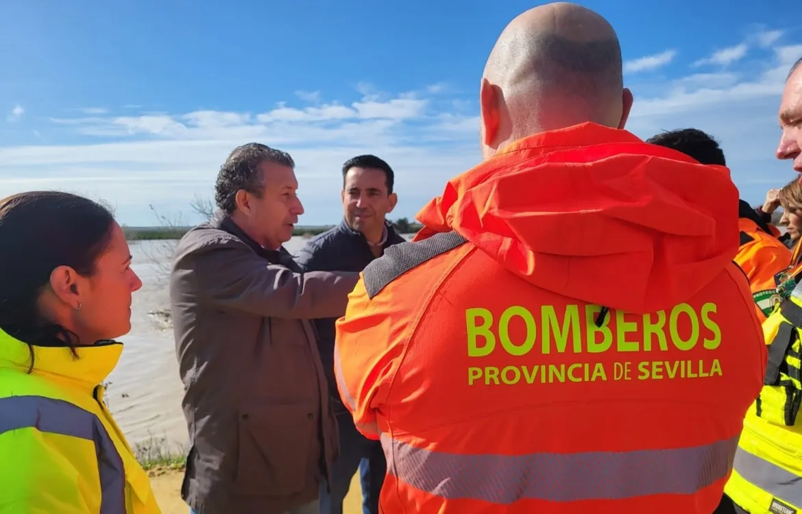 La Diputación de Sevilla supervisa el terreno de la Vega tras la crecida del Guadalquivir