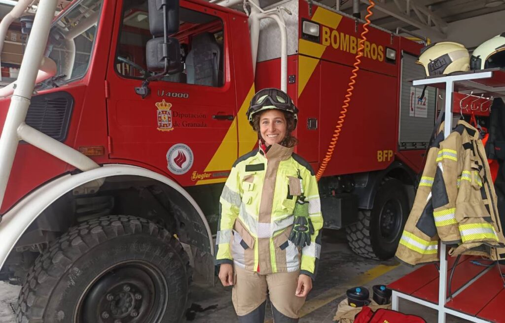 Mónica bombera diputacion granada 8M- Foto mjramirez 2
