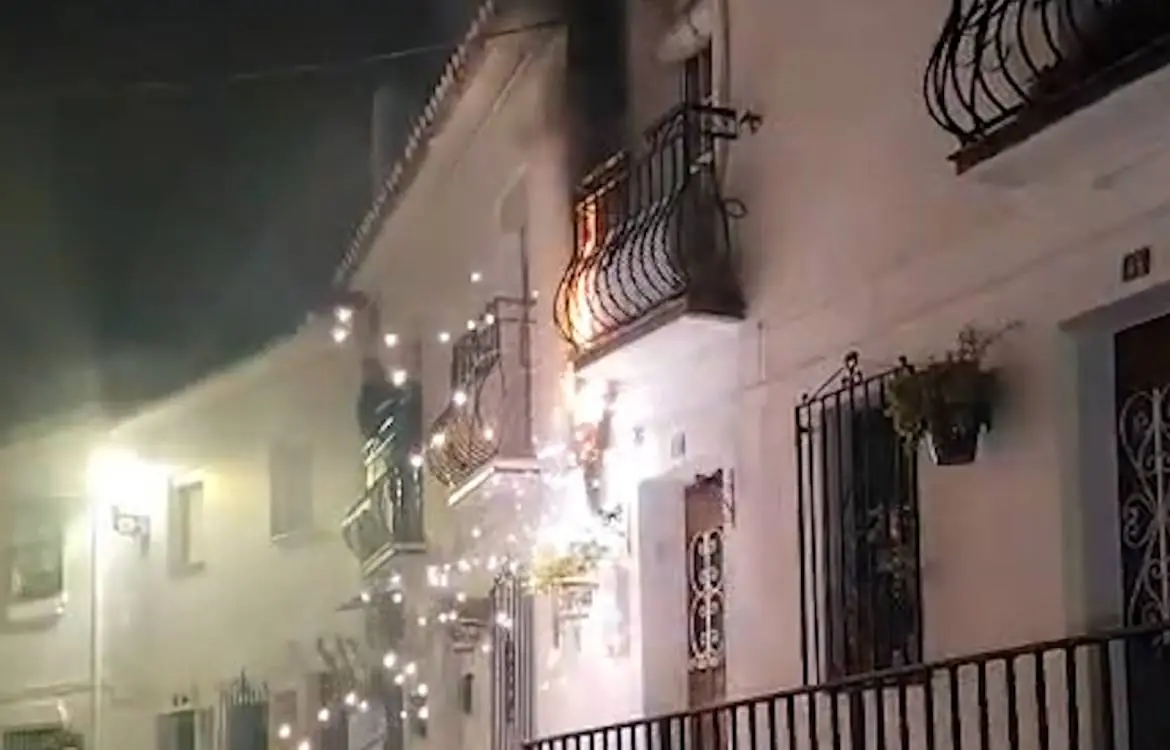 Tres guardias civiles salvan a una pareja de 90 años de las llamas en ...