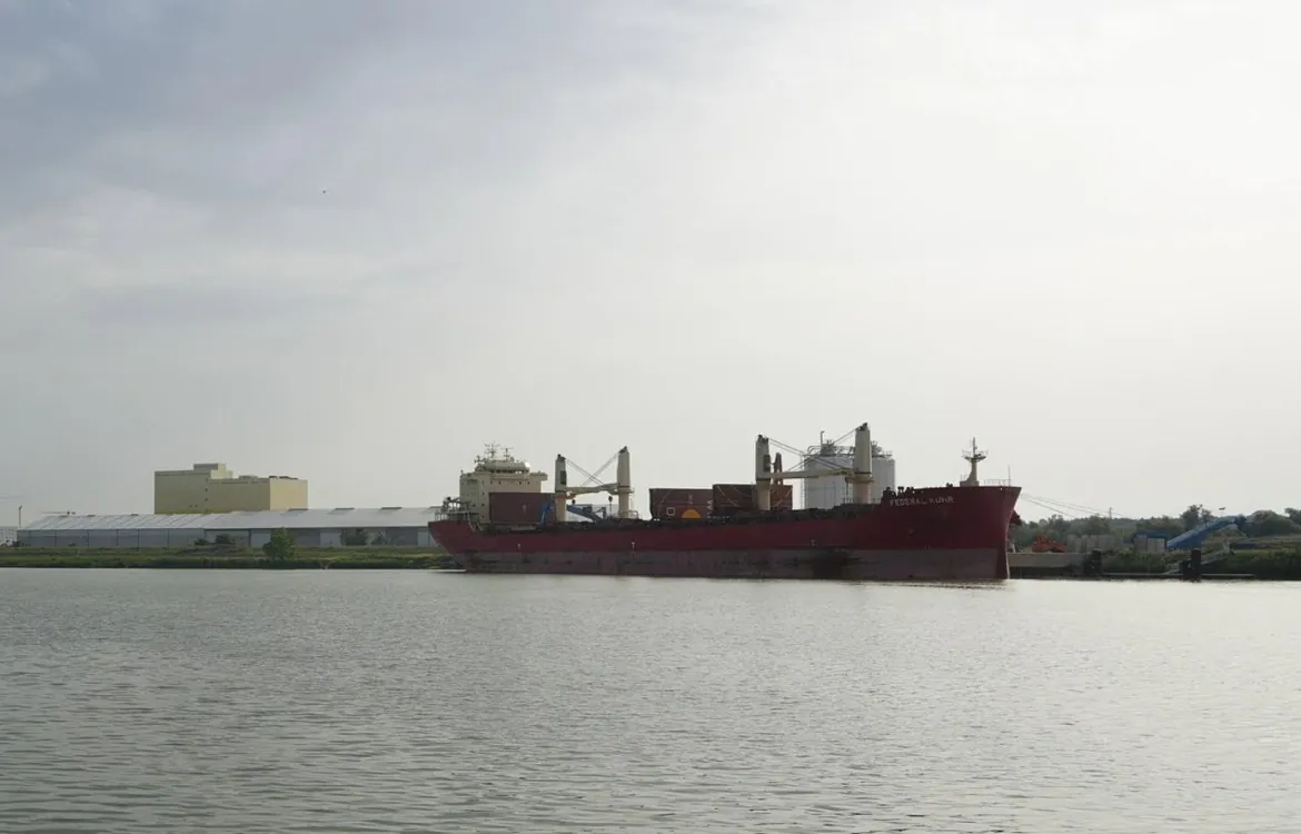 El Puerto de Sevilla recibe un buque de 200 metros de eslora, uno de los de mayores dimensiones de su historia