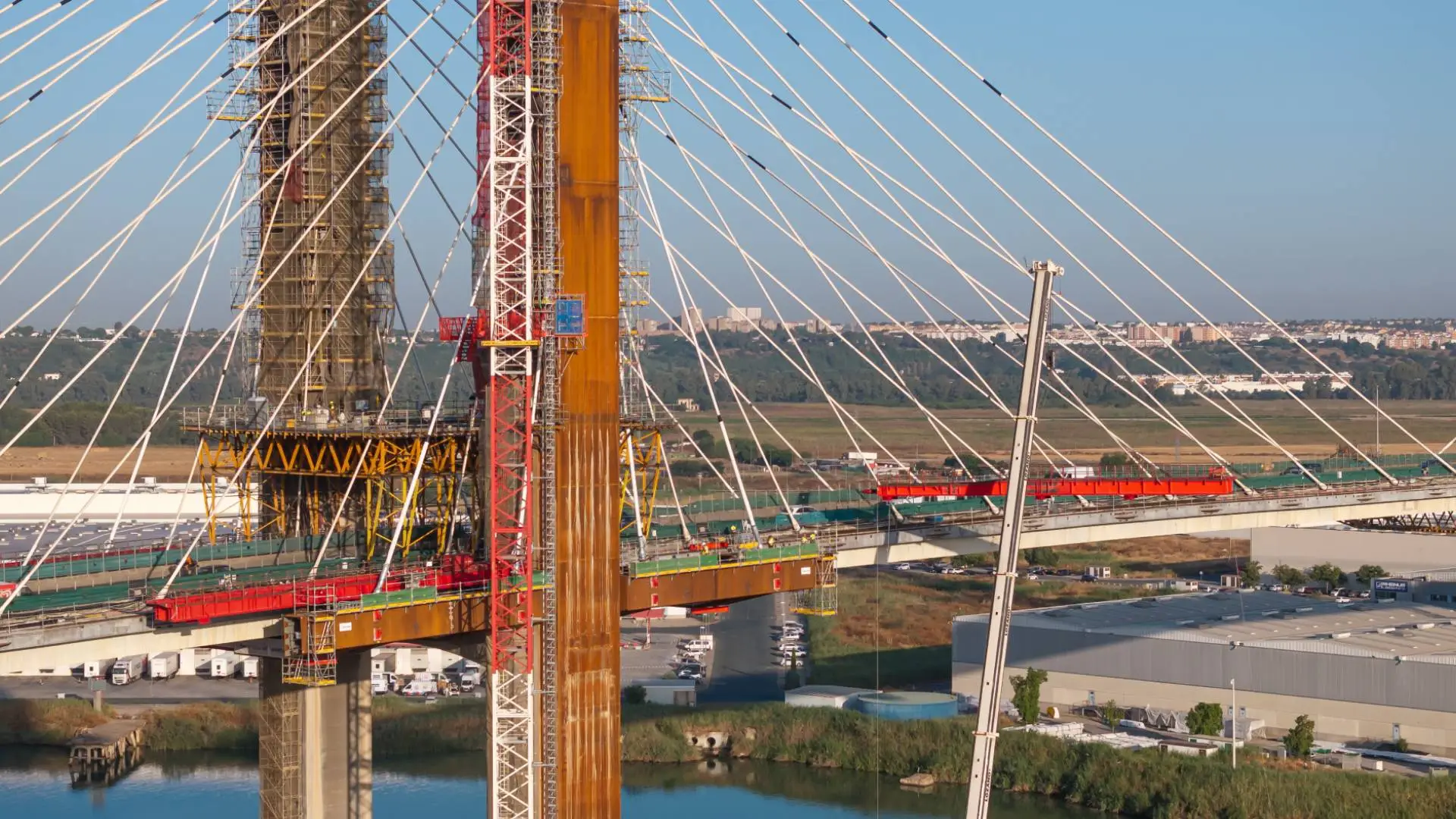 Las-obras-del-Puente-del-Centenario-en-Sevilla-se-paralizan-sin-fecha-de-reanudacion
