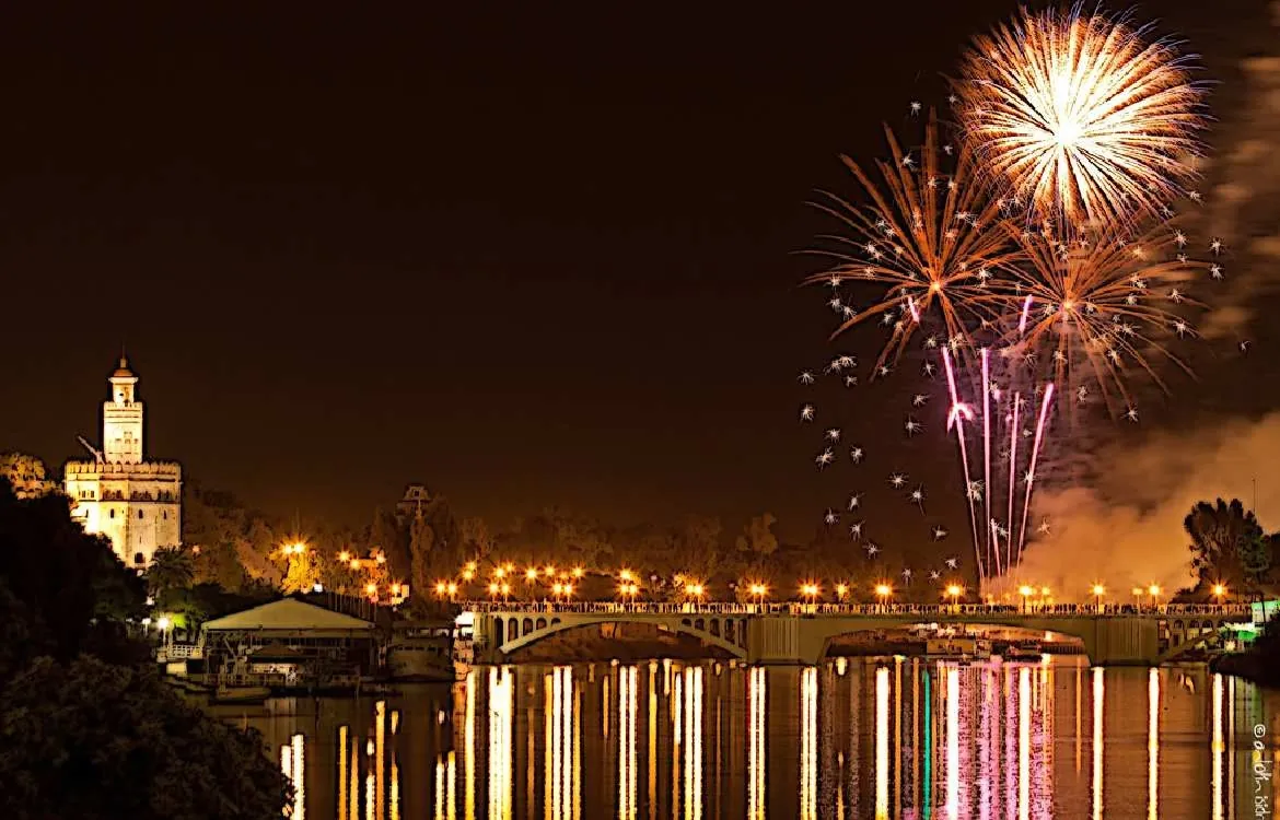 Dónde y cómo ver los fuegos artificiales que cierran la Feria de Abril ...