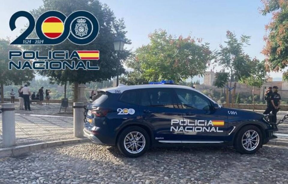 policia en mirador albaicin