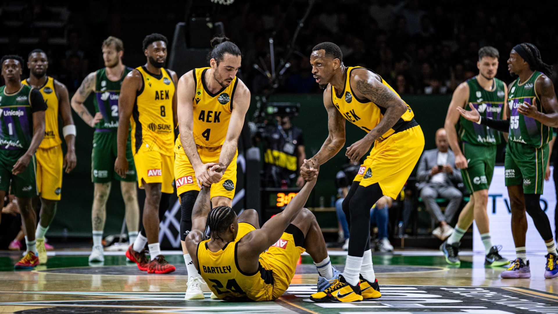 El Unicaja tampoco se encuentra en su competición fetiche y cae en semifinales ante el AEK (65-78)