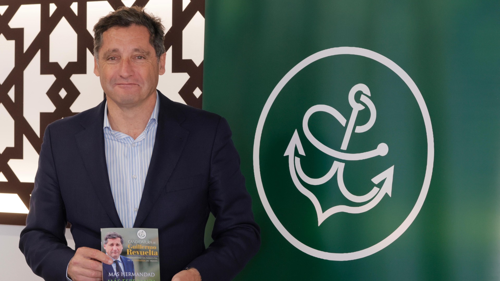 El candidato Guillermo Revuelta propone celebrar el besamanos de la Esperanza de Triana en San Jacinto