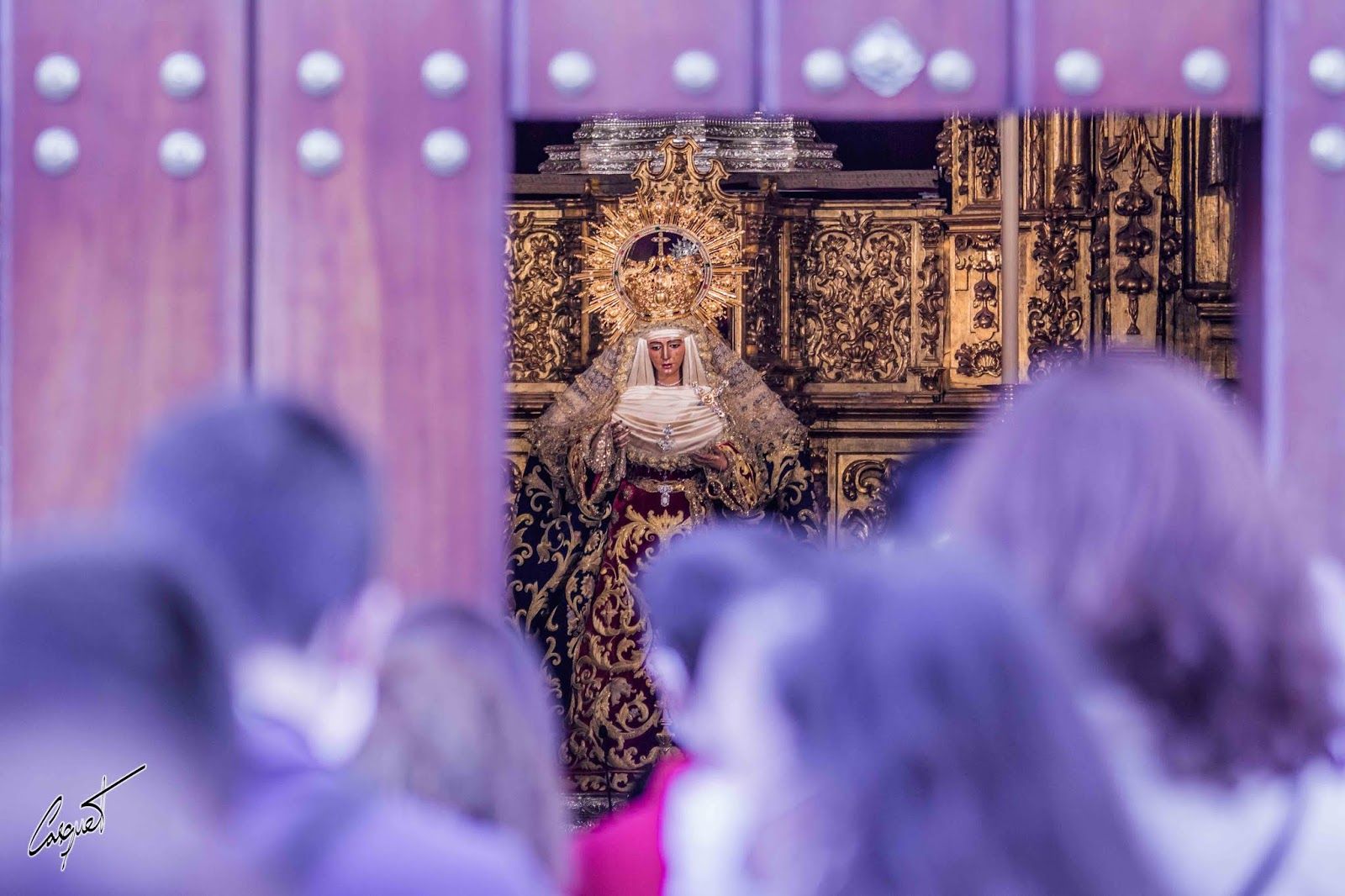 Feliciano anuncia que creará una ventana en la Capilla de los Marineros para ver a la Esperanza de Triana