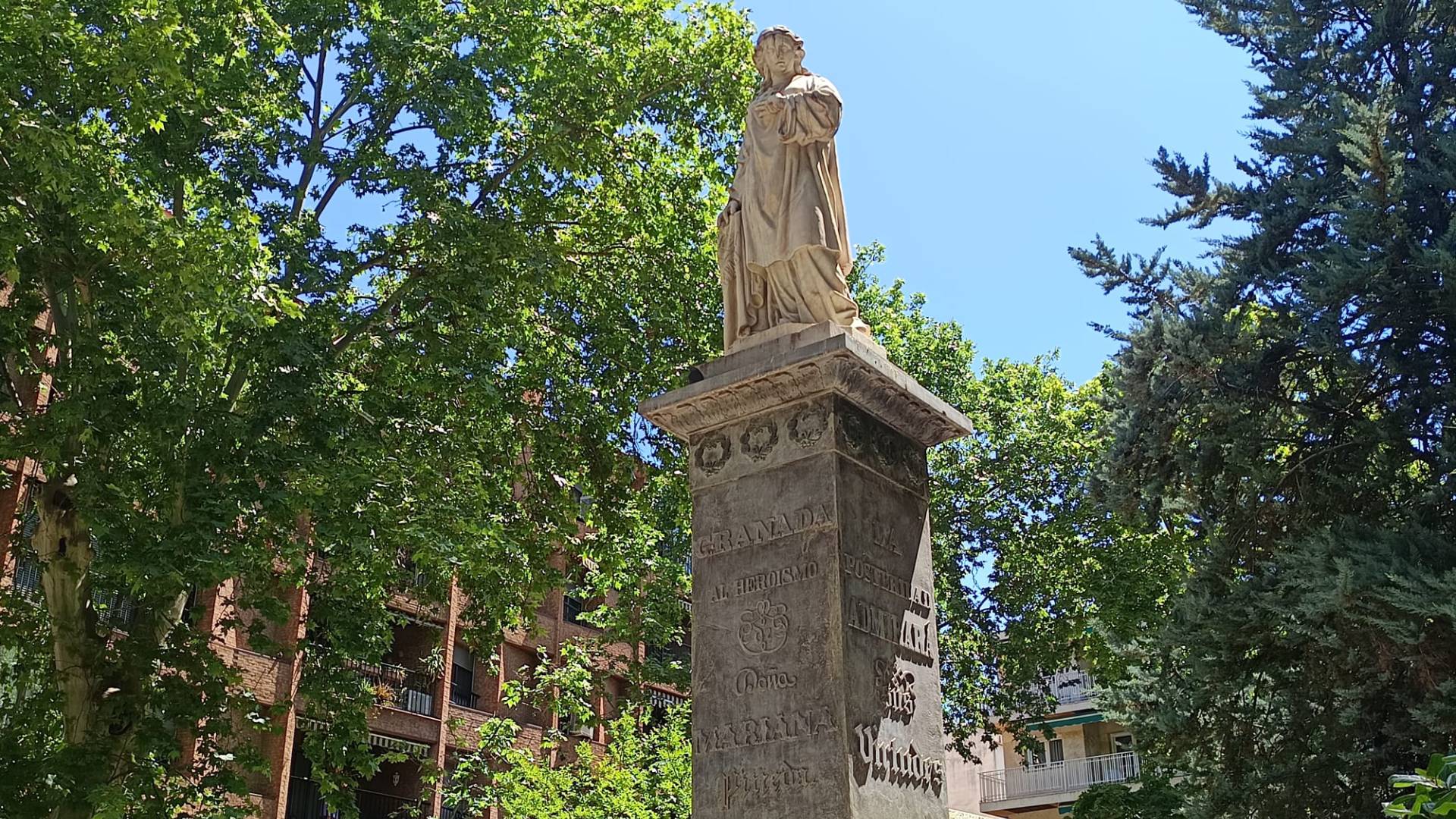 estatua mariana pineda - foto mj ramirez