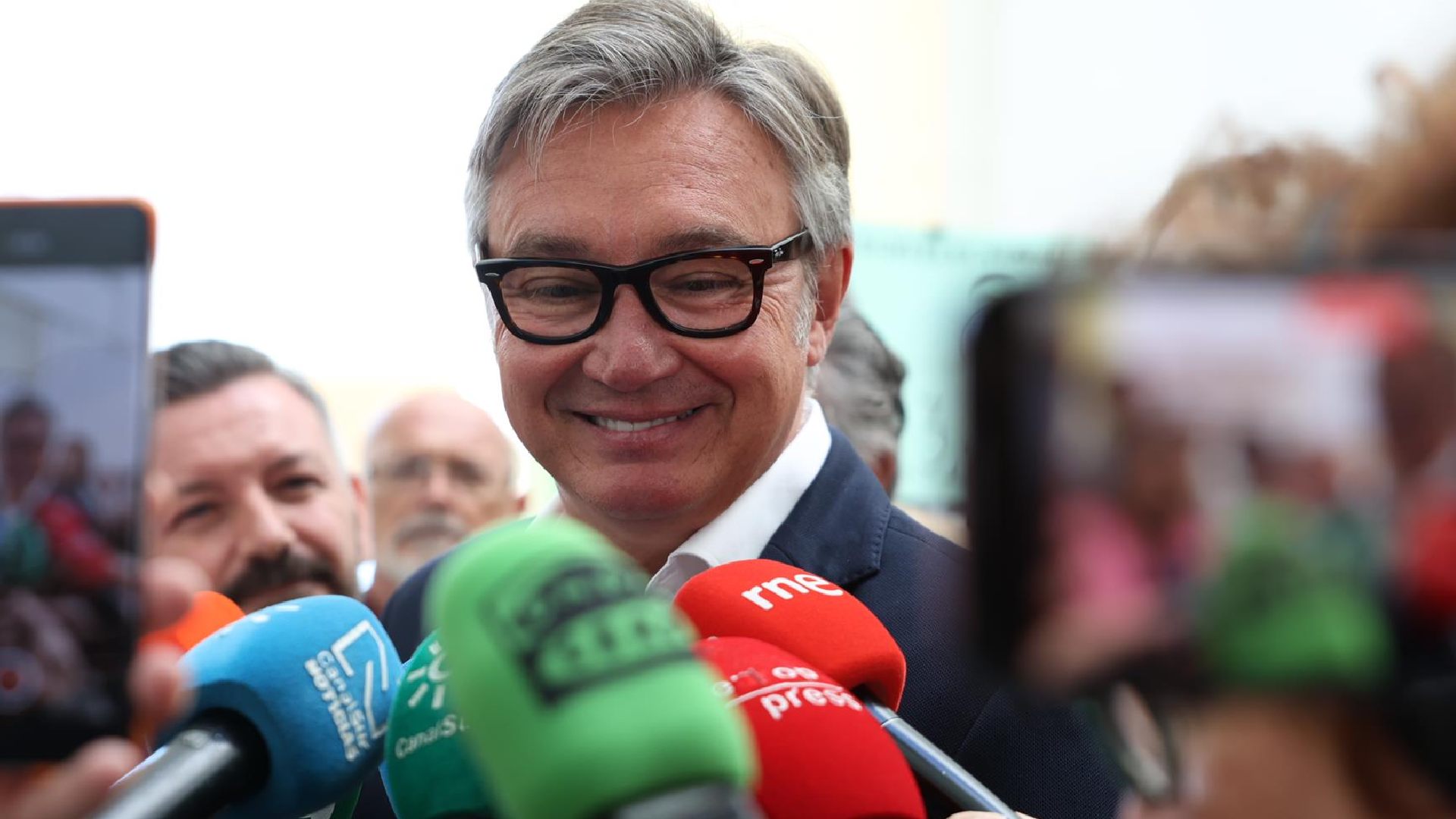 PP y Vox aún no se han sentado: Gavira tiende a la mano a Moreno mientras los populares deshojan la margarita