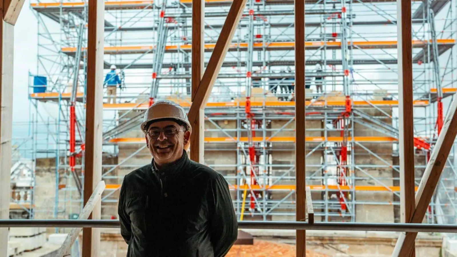 La Catedral de Málaga avanza en la construcción del frontón para rematar la fachada