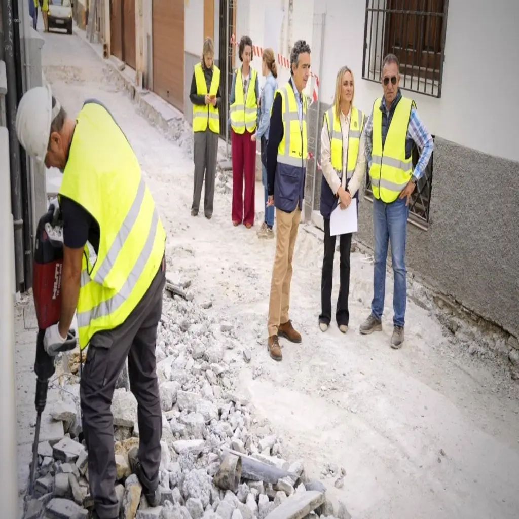 El histórico barrio granadino del Realejo renueva sus vías principales