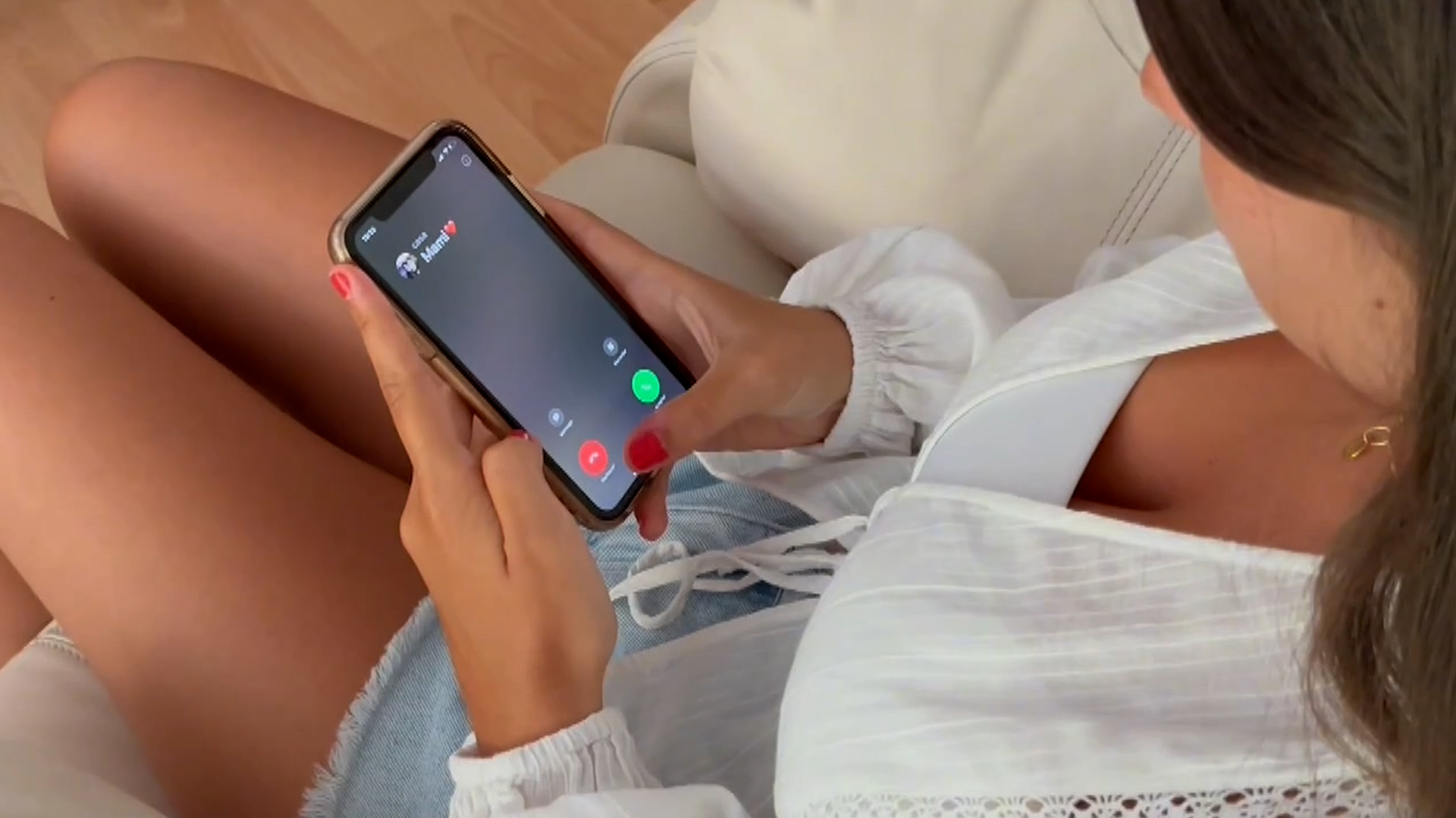 Miedo a una llamada entrante: así es la telefobia que afecta a miles de jóvenes que han crecido con WhatsApp