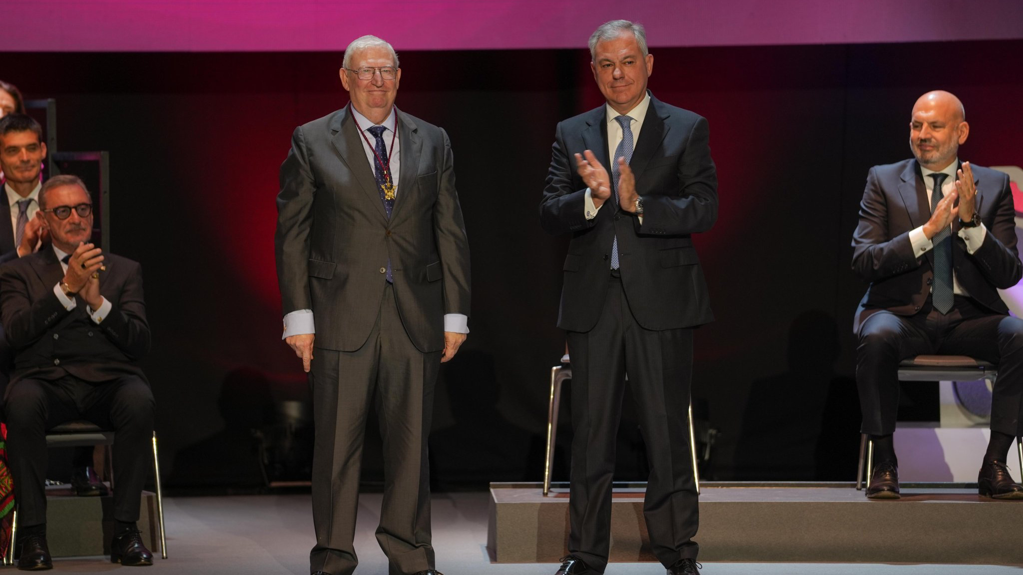 Fin-a-la-era-de-Paco-Velez-en-el-Consejo_-la-subvencion-a-las-hermandades-crece-mientras-la-institucion-pierde-interes