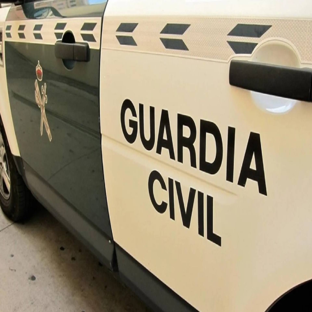 Detenido en Chiclana tras atropellar intencionadamente a un guardia civil y embestir a dos patrullas en una operación contra el «petaqueo»