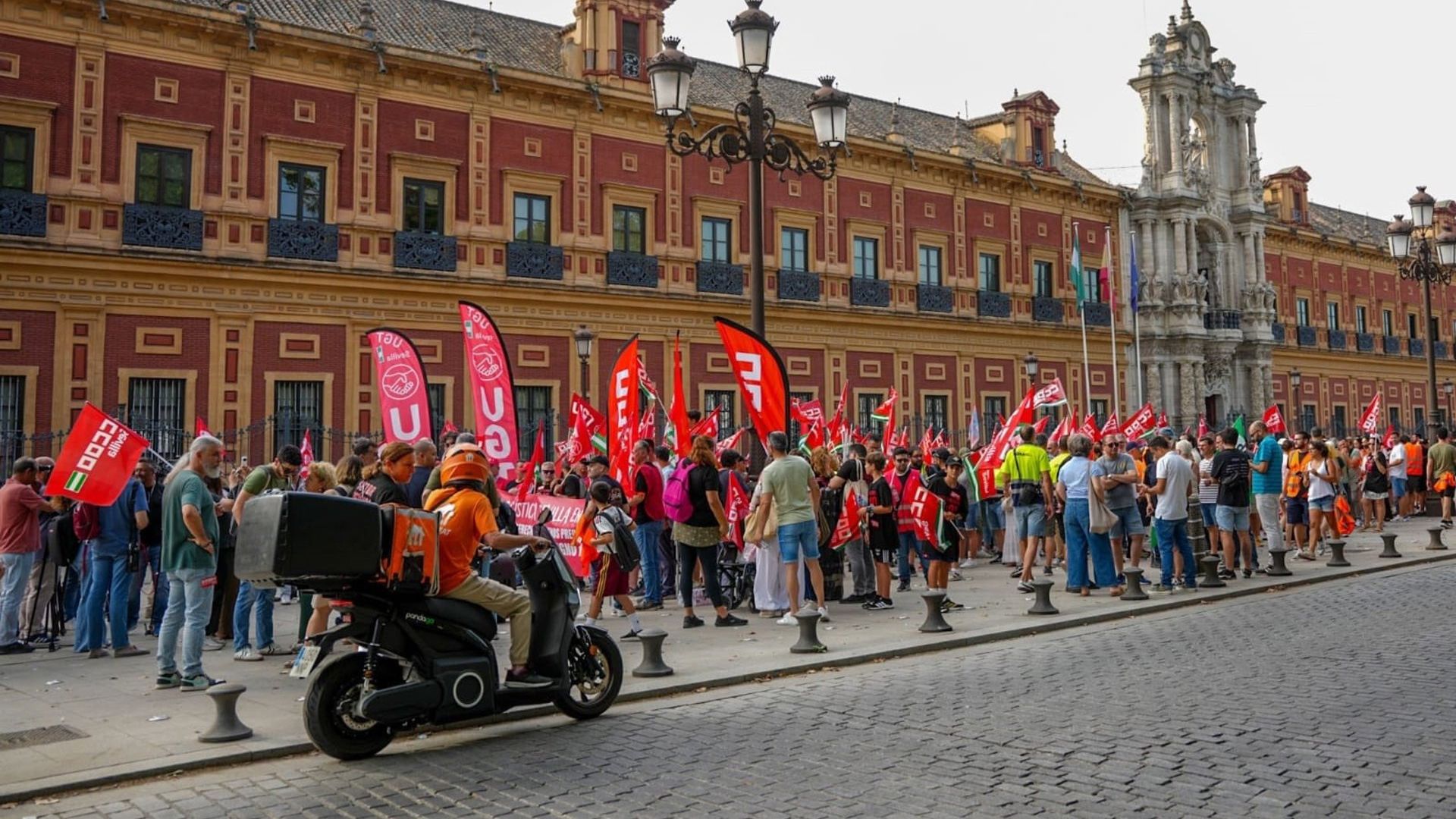 El sector logístico de Sevilla mantiene la presión por la igualdad salarial y acusa a la patronal de avanzar “a pequeños pasos”