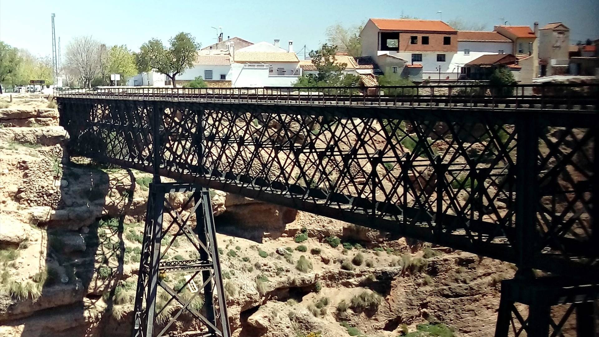 Las «debilidades» que la UGR ve en el informe del Gobierno sobre la conexión Guadix-Baza-Lorca
