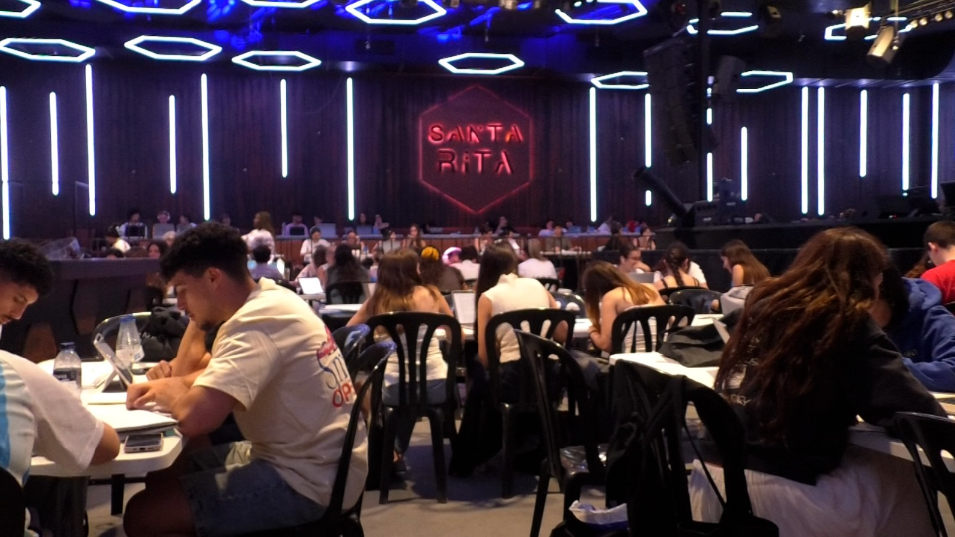 Una discoteca de Málaga se transforma en biblioteca para la época de exámenes