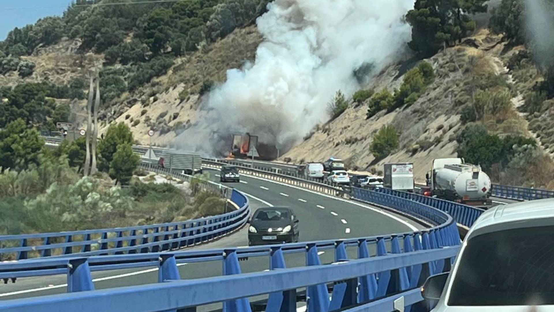 camion-ardiendo-granada-lanjar
