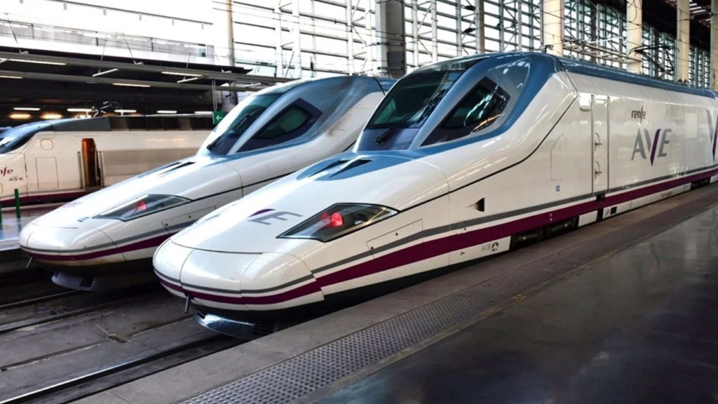 Huelga en Renfe este lunes: qué trenes se cancelan, cuáles circulan y qué puedes hacer con tu billete