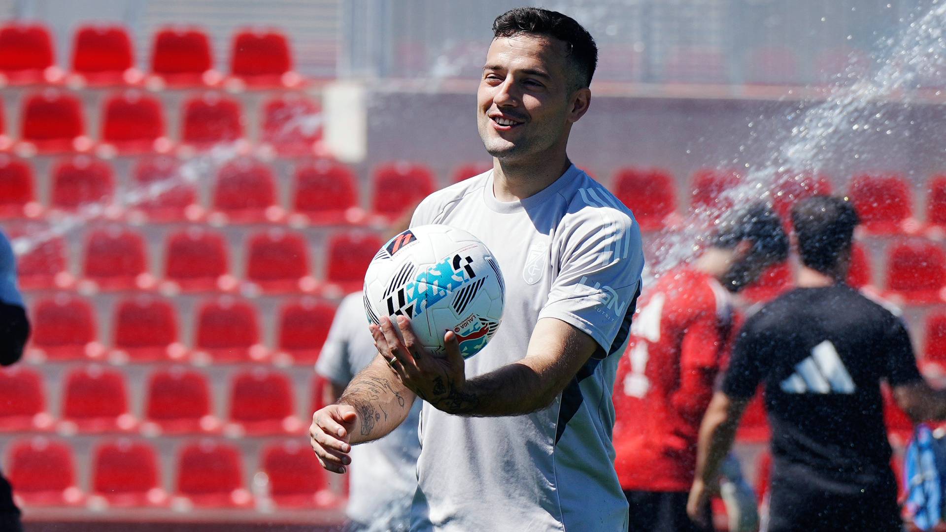 jose-arnaiz-granada-cf-entrenamiento-foto-gcf