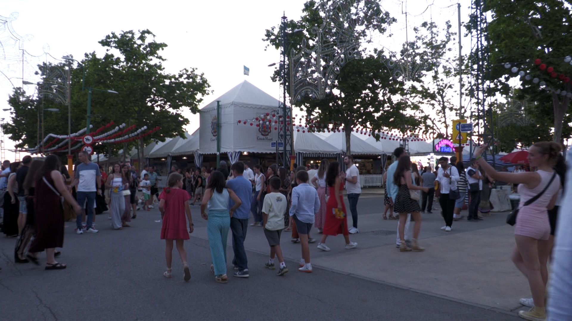 Cartagena, Bilbao o Madrid: visitantes de toda España en la feria de Granada