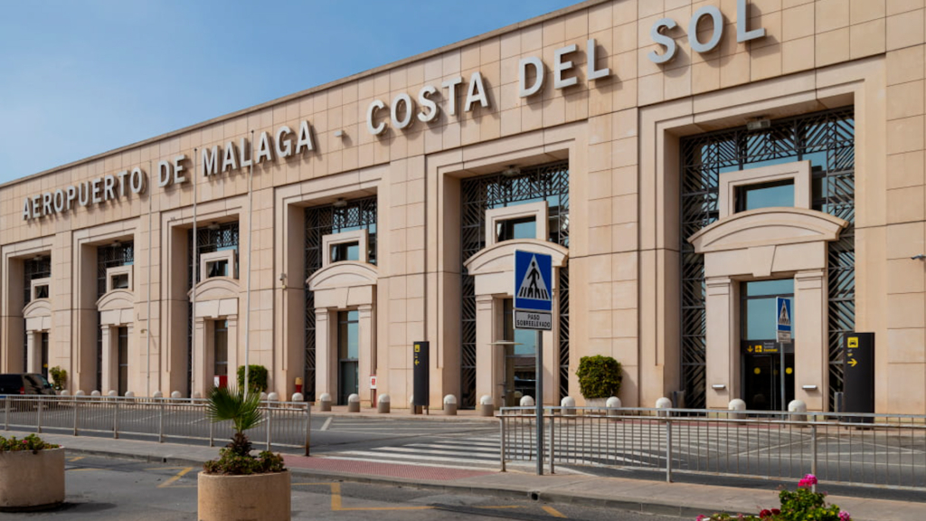 Nuevo caso de violencia de género en Málaga: detenido un varón de 24 años por agredir a su pareja embarazada en el aeropuerto