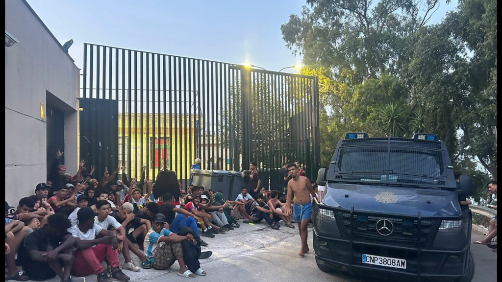 La Policía refuerza la seguridad en el CETI de Ceuta tras momentos de tensión por la saturación del centro